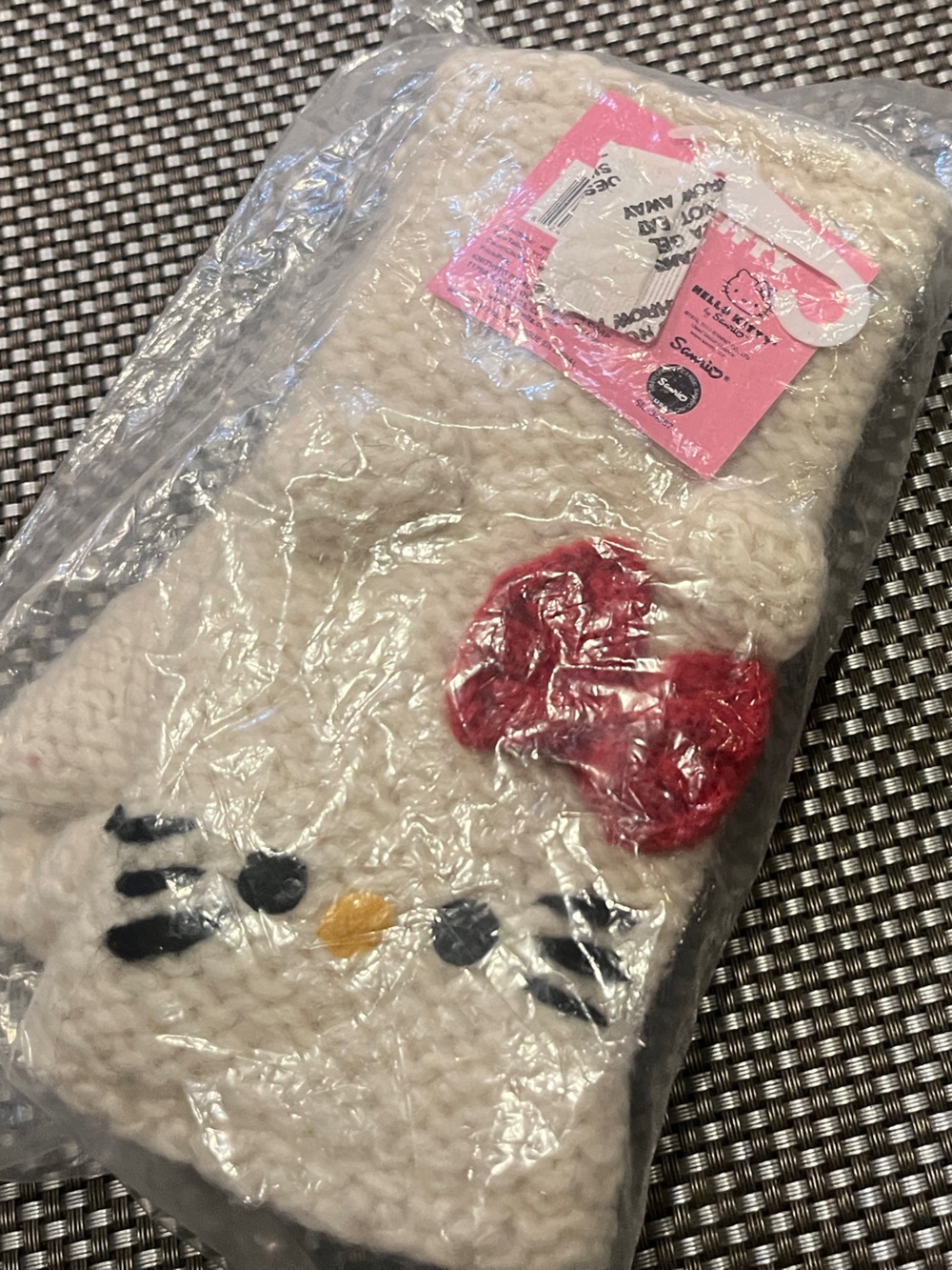Hello Kitty Sanrio Hand-Knit Mittens – NWT – Made in Nepal